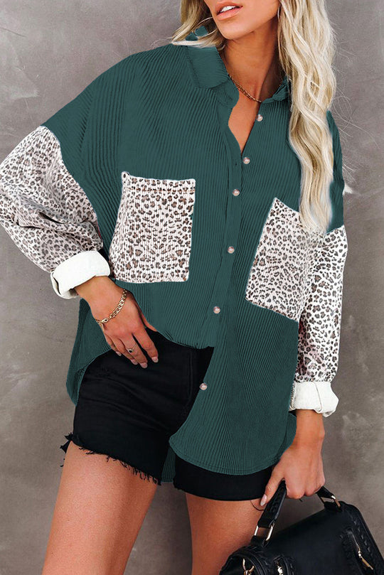 Damen Oversize-Cordhemd mit durchgehender Knopfleiste, Leo-Kontrastärmeln und aufgesetzten Taschen Shop Nory