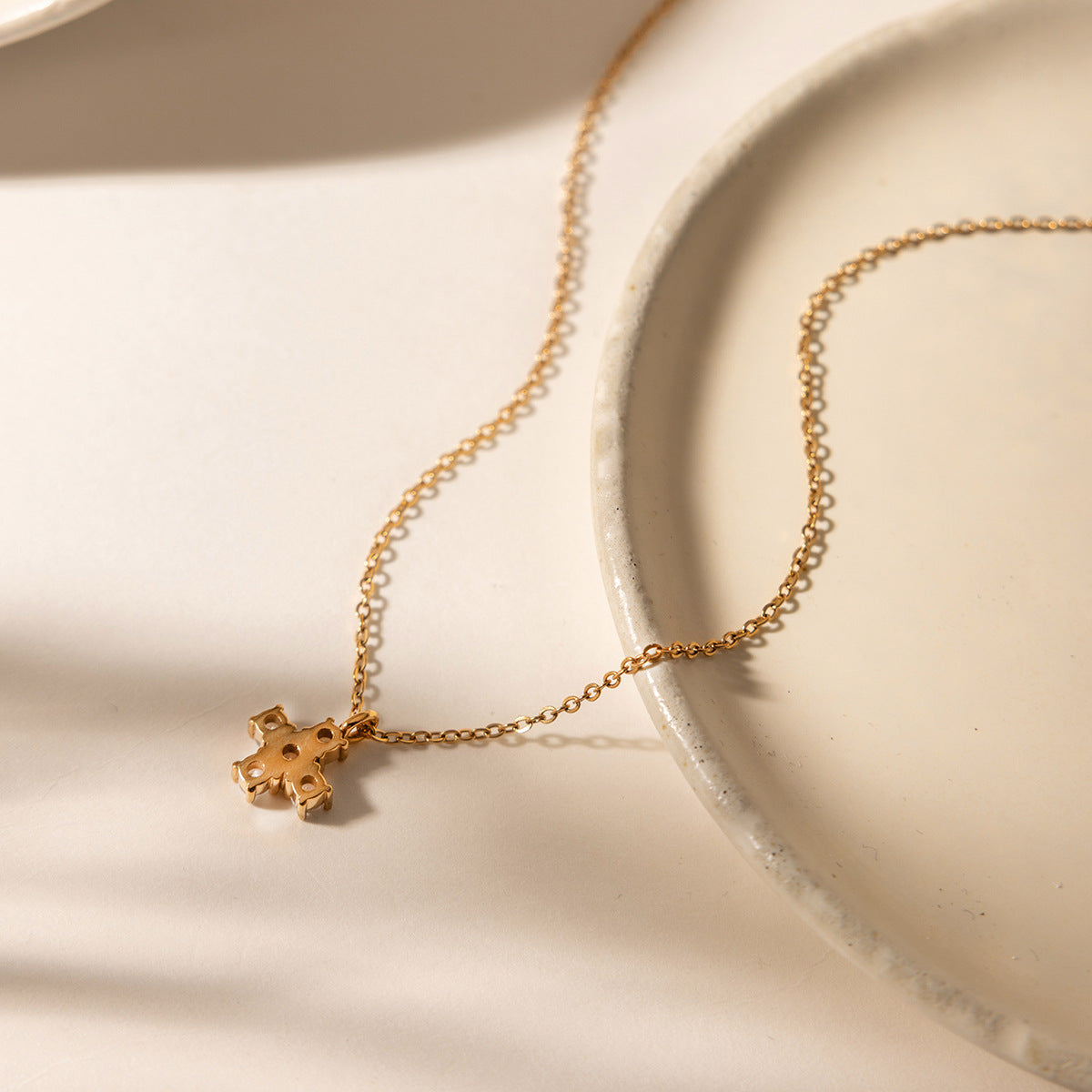 Damen Halskette mit elegantem tropfenförmigem Anhänger und hypoallergener Edelstahlverarbeitung Shop Nory
