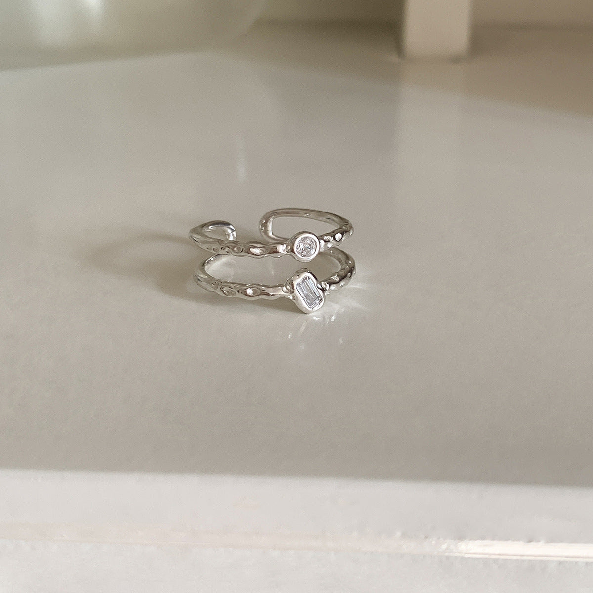 Damen Eleganter und stilvoller Ring mit gedrehtem Design Shop Nory