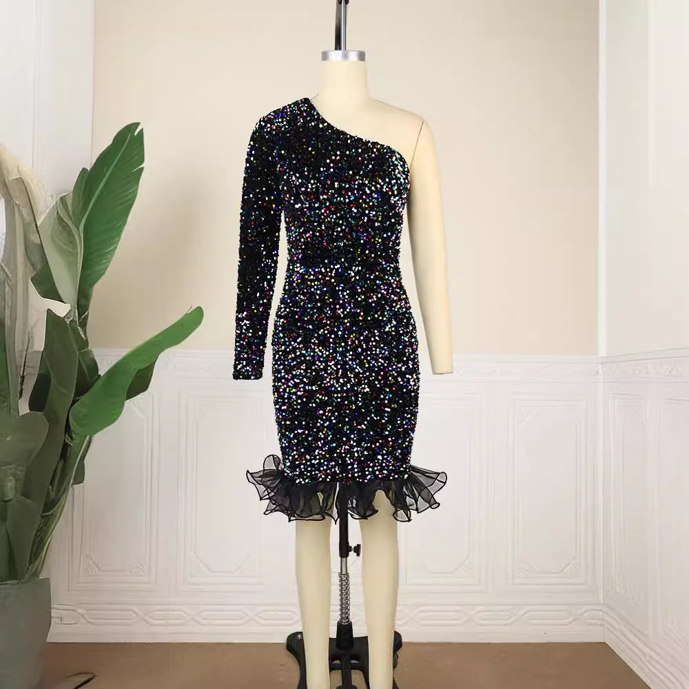 Damen Glamouröser Abendkleid mit funkelnden Pailletten und Rüschenabschluss