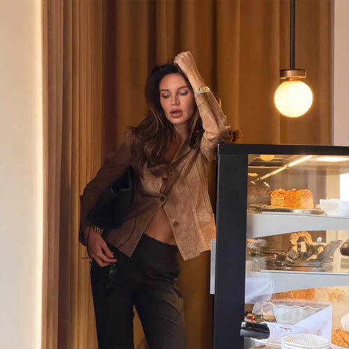 Damen Taillierter Wildleder-Blazerjacke mit Hemdkragen und minimalistischen Ziernähten Shop Nory