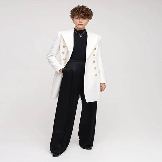 Damen Schmalgeschnittener Zweireihiger Wollmix-Longcoat mit markanter Schulter und goldenen Zierrundknöpfen Shop Nory