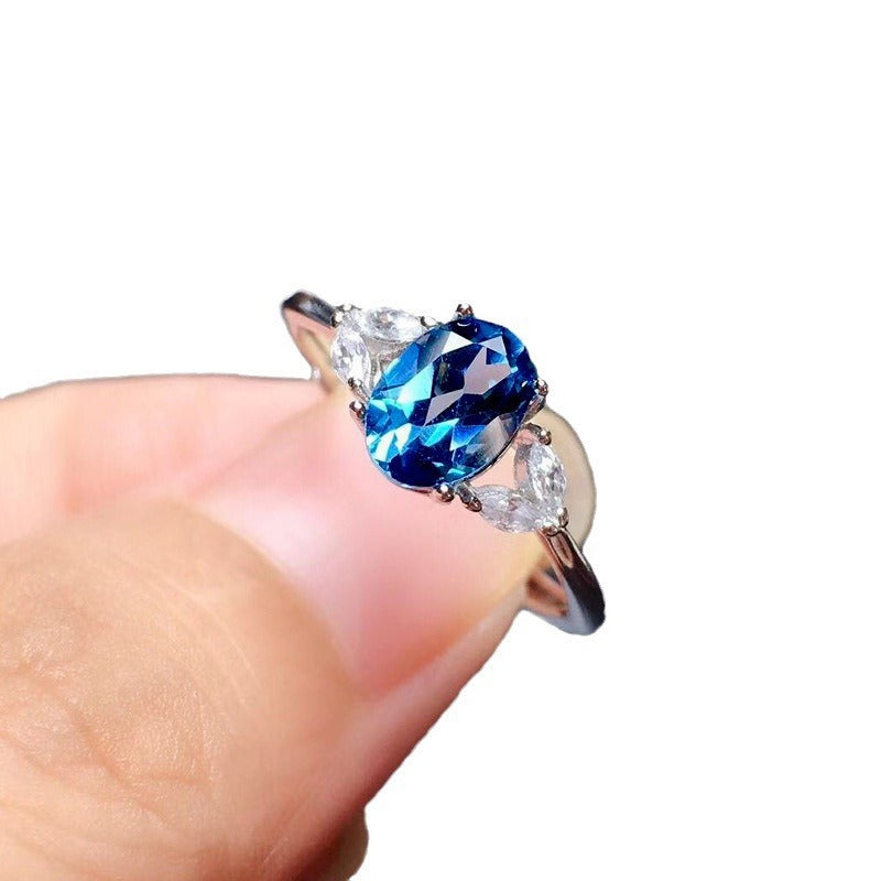 Damen Eleganter Ring mit quadratischem Hauptstein und funkelnden Zirkonia Shop Nory