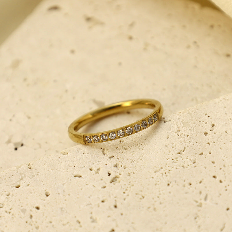 Damen zart geprägter Ring mit funkelnden Akzenten Shop Nory