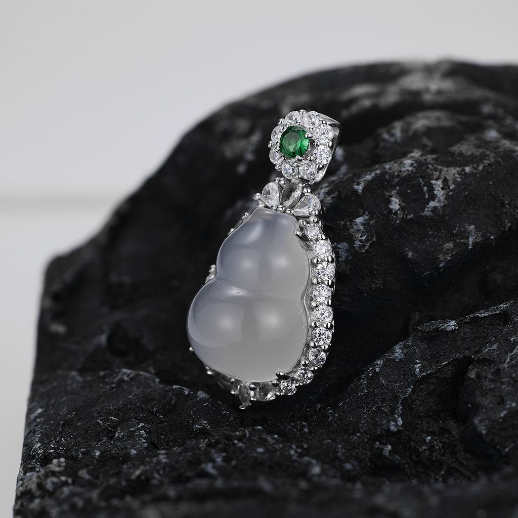 Damen Anhänger mit edlem Jade-Edelstein und funkelnden Zirkonia Shop Nory