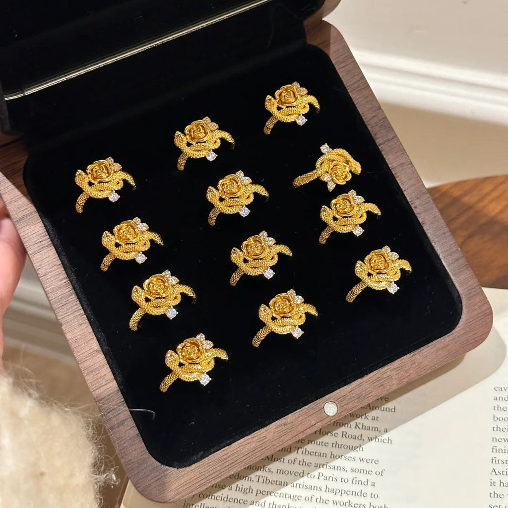 Damenring mit kunstvollem Rosenmuster und funkelnden Zirkonia Shop Nory