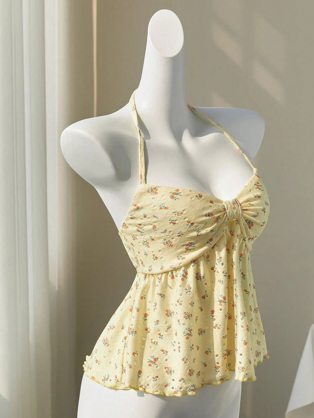 Damen romantisches Strandtop mit floralem Design und verspieltem Knoten