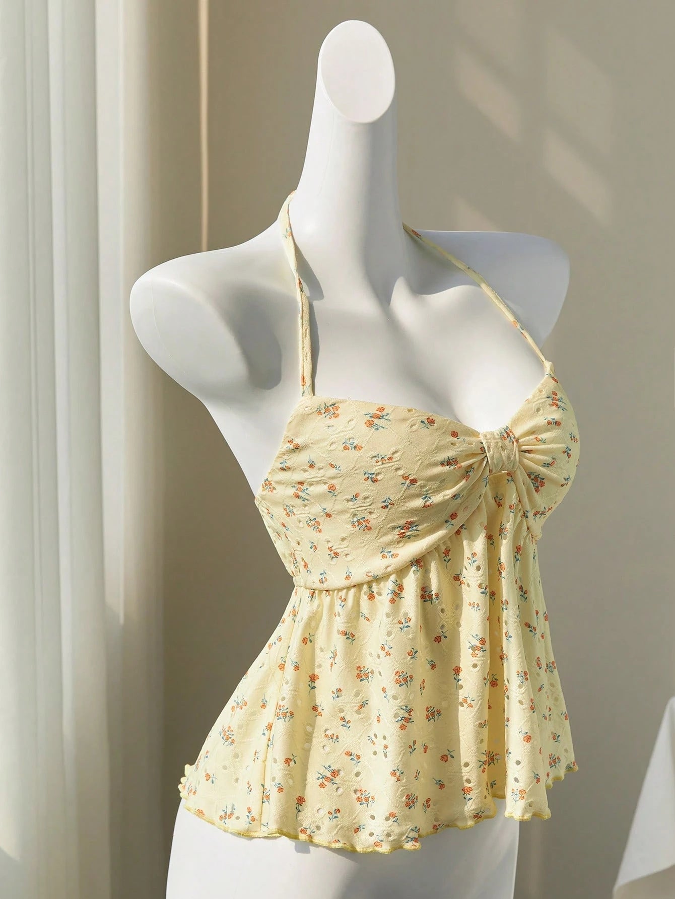 Damen romantisches Strandtop mit floralem Design und verspieltem Knoten