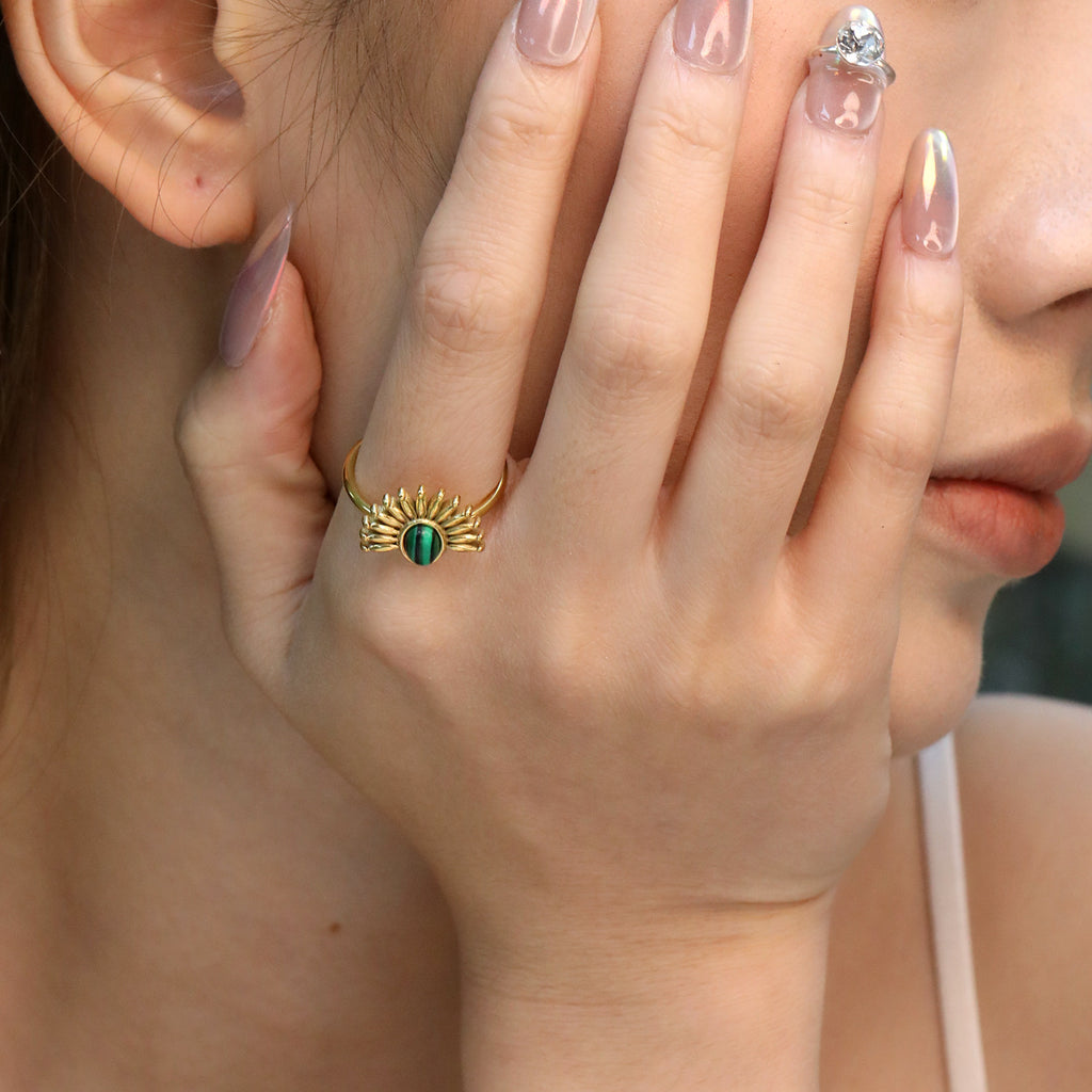 Damen ring mit authentischem Malachit-Edelstein und elegantem goldbeschichtetem Design Shop Nory