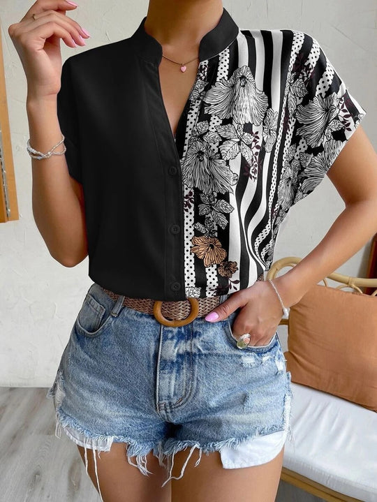 Damen Kurzarmbluse mit Stehkragen und asymmetrischem Streifen‑Blumenprint Shop Nory
