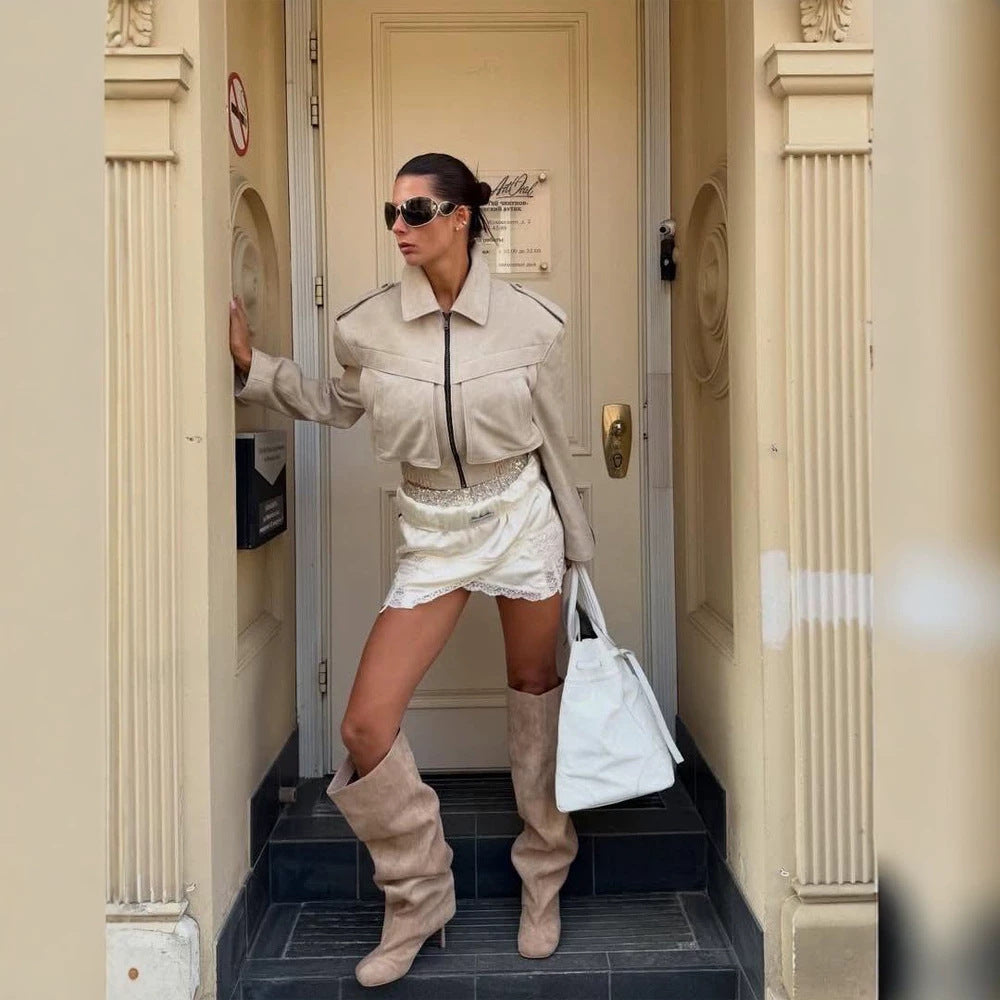 Damen Kurz geschnittene Veloursleder-Bomberjacke mit Reißverschluss und taillierendem Rippbündchen Shop Nory