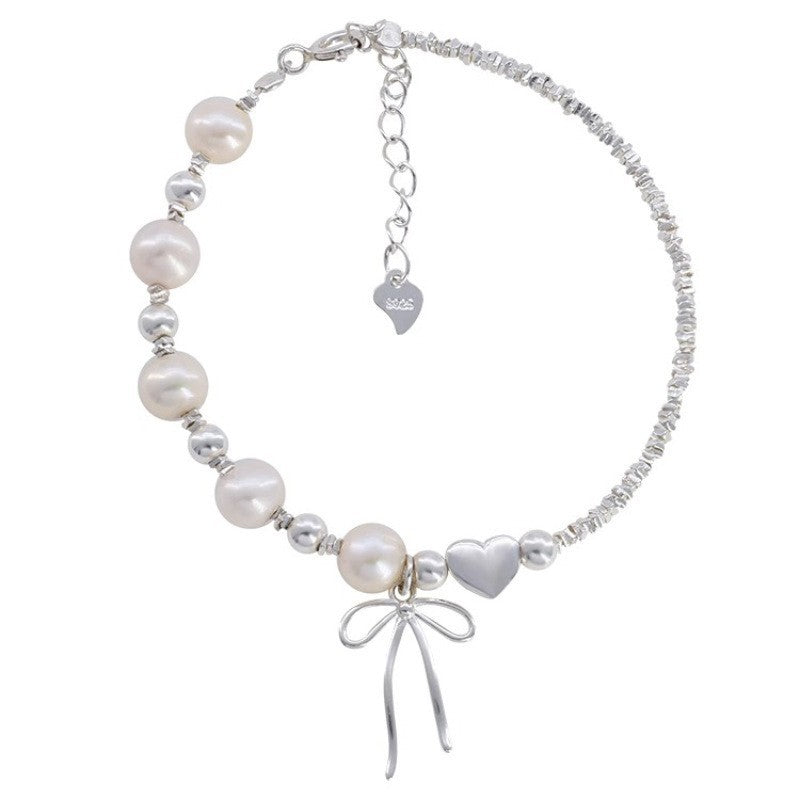Damen Schmuckarmband mit filigranem Schleifenanhänger und hochwertigen Perlen Shop Nory