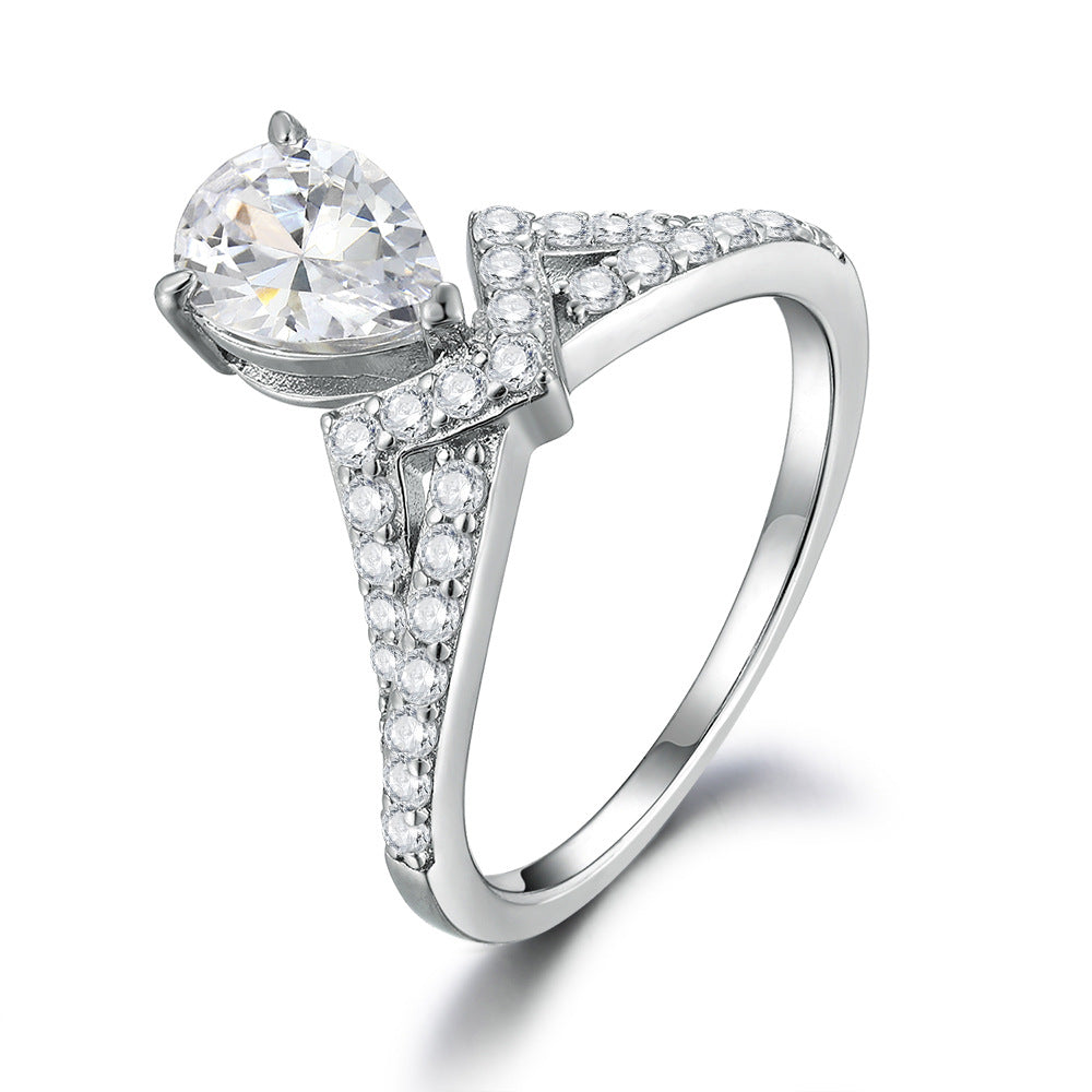 Damen eleganter Verlobungsring mit funkelndem Zirkonia Shop Nory
