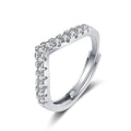 Damenring mit modernem, kantigem Design und funkelnden Zirkonia Shop Nory
