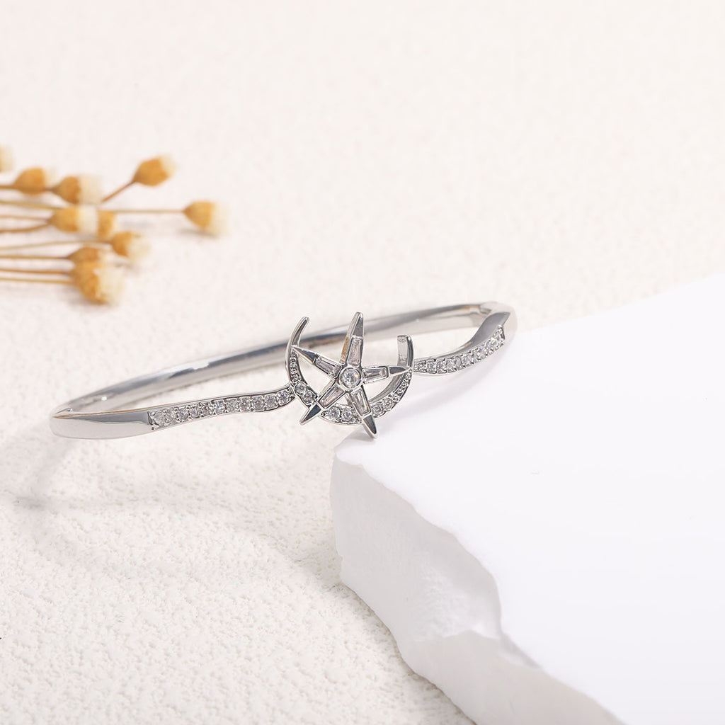 Damen Armreif mit elegantem Unendlichkeit-Muster und funkelnden Zirkonia Shop Nory