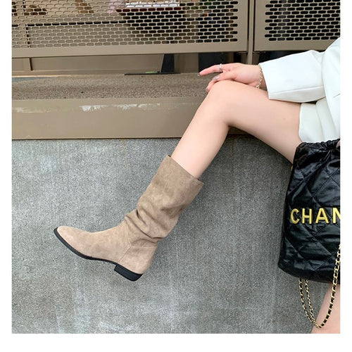 Damen Wadenhohe Stiefel aus Veloursleder mit lässigen Schaftfalten und flachem Absatz Shop Nory