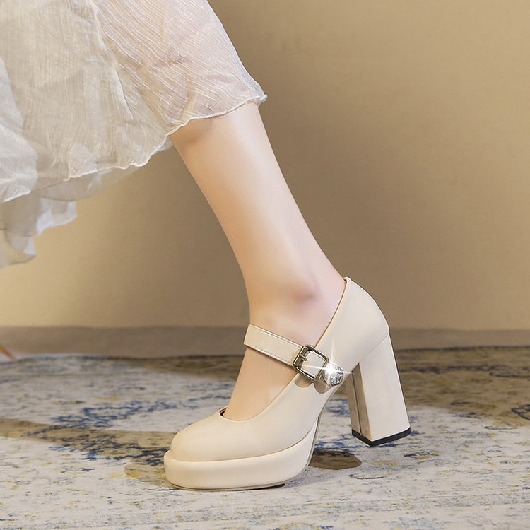 Damen elegante Mary Jane Pumps mit blockiertem Absatz und glänzendem Detail Shopnory