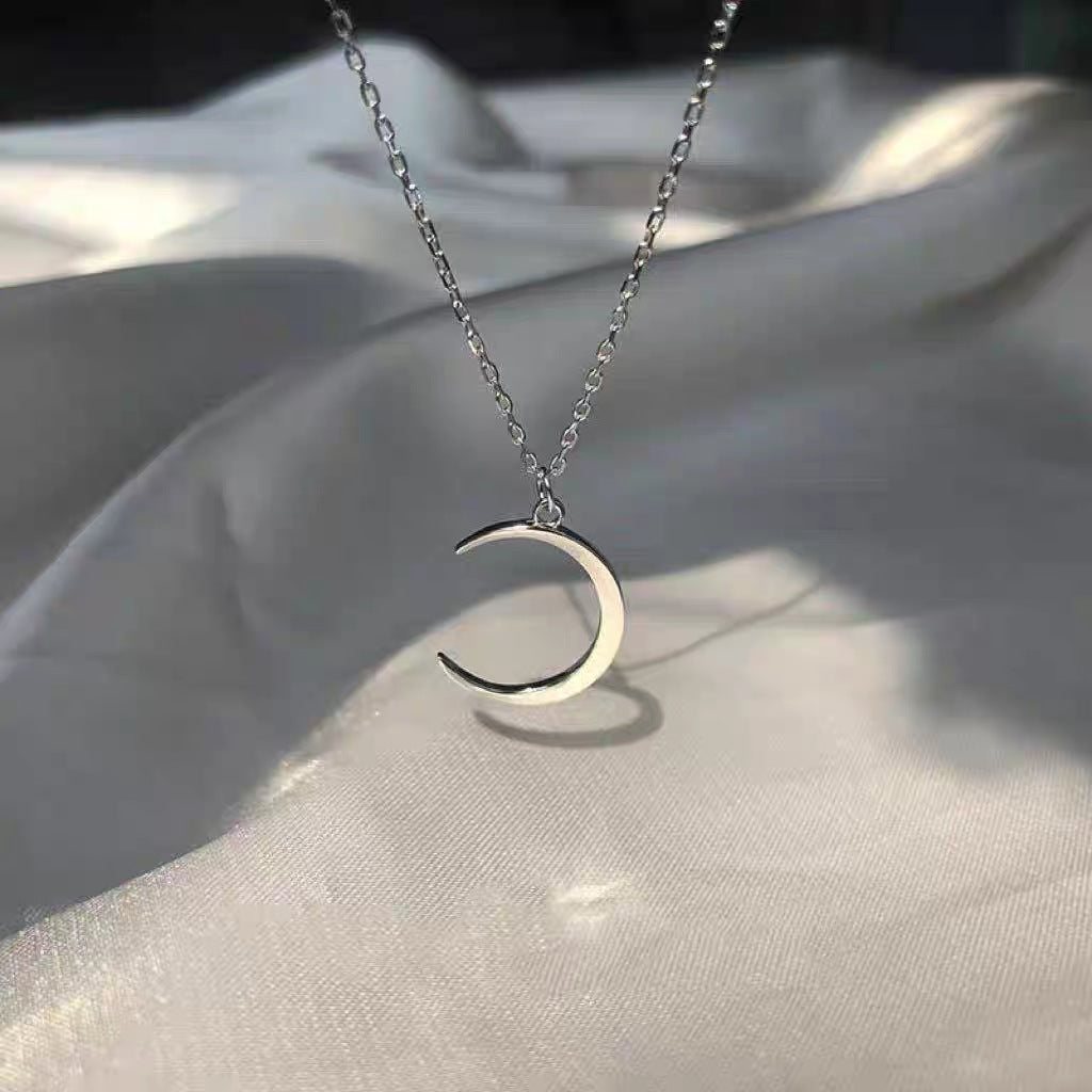 Damen Halskette mit elegantem Mondanhänger Shop Nory