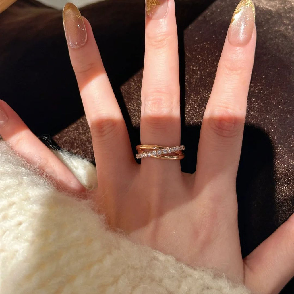 Damenring im eleganten Wickeldesign mit funkelnden Zirkonia Shop Nory