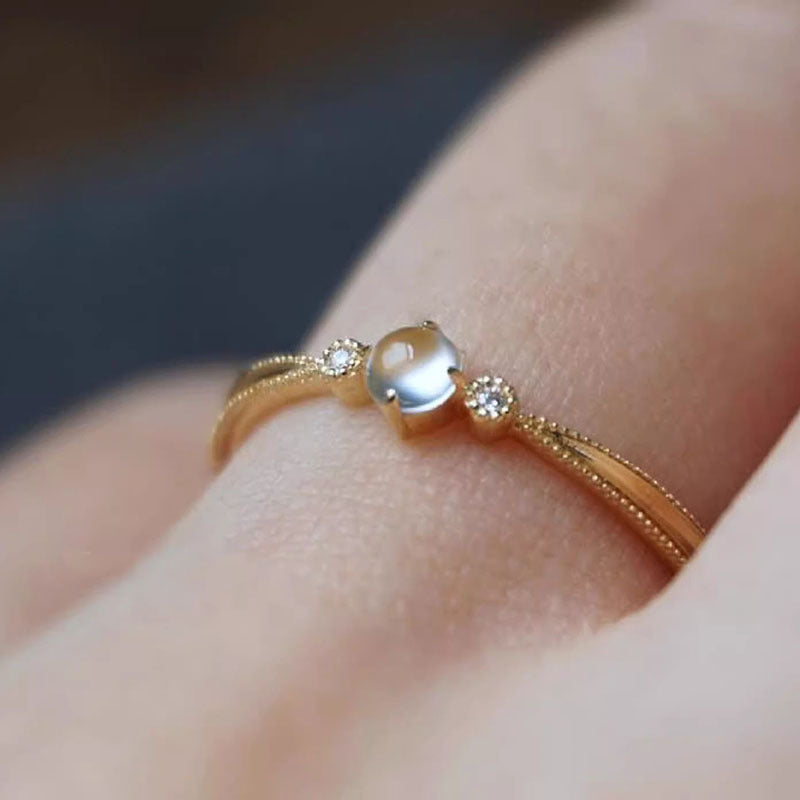 Damen zierlicher Goldring mit funkelndem Zirkonia und elegantem Stein Shop Nory