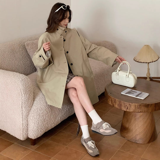 Damen Boxy-Kurzmantel mit hohem Stehkragen sichtbarer Knopfverschluss und seitlichen Eingrifftaschen Shop Nory