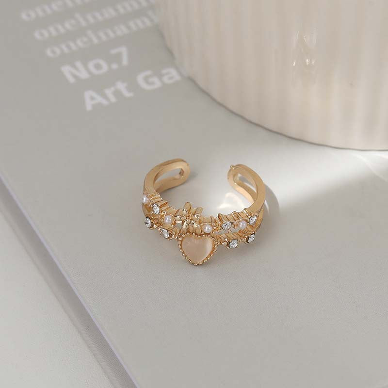 Damenring mit romantischem Herzmotiv und funkelnden Details Shop Nory