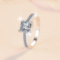 Damen Verlobungsring mit quadratischem Zirkonia und filigraner Fassung Shop Nory