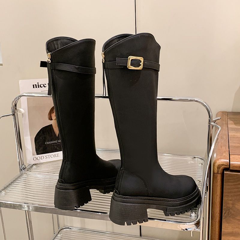 Damen Kniehohe Plateaustiefel mit grober Profilsohle und Ziergürtel Shop Nory