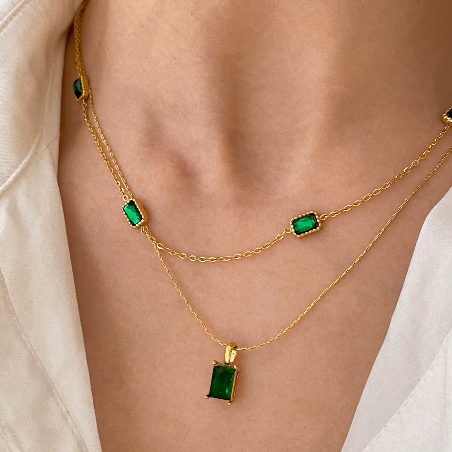 Damen Halskette mit elegantem grünem Steindesign und zarter Goldbeschichtung Shop Nory