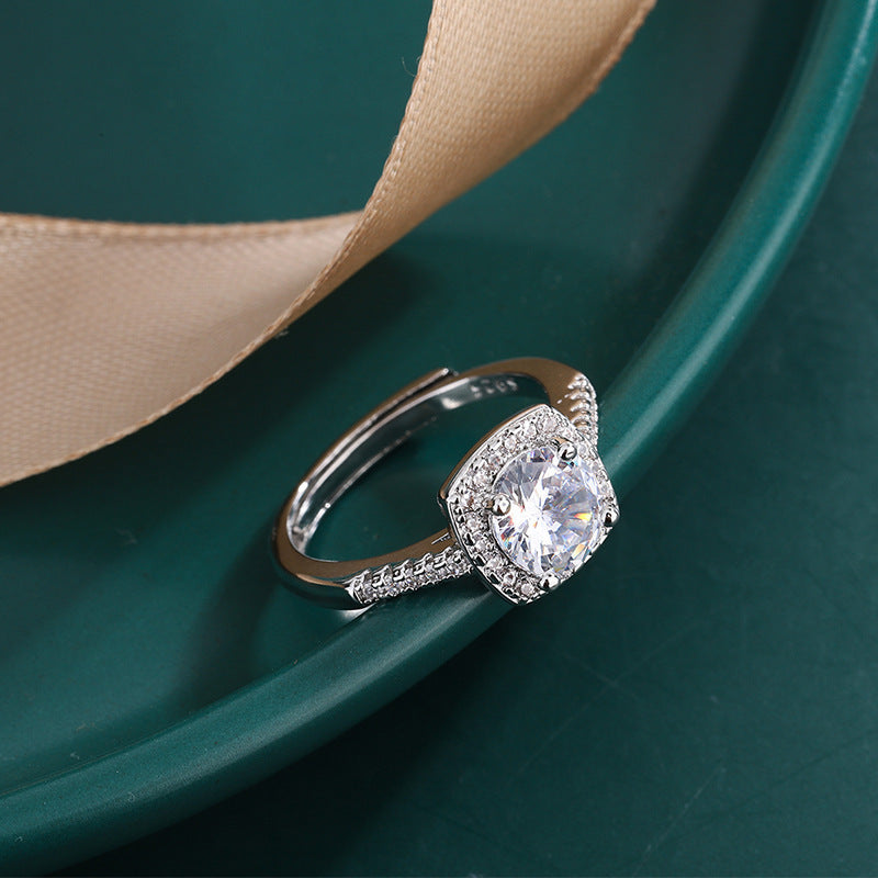 Damenring mit elegantem Zirkonbesatz und funkelnden Akzenten Shop Nory