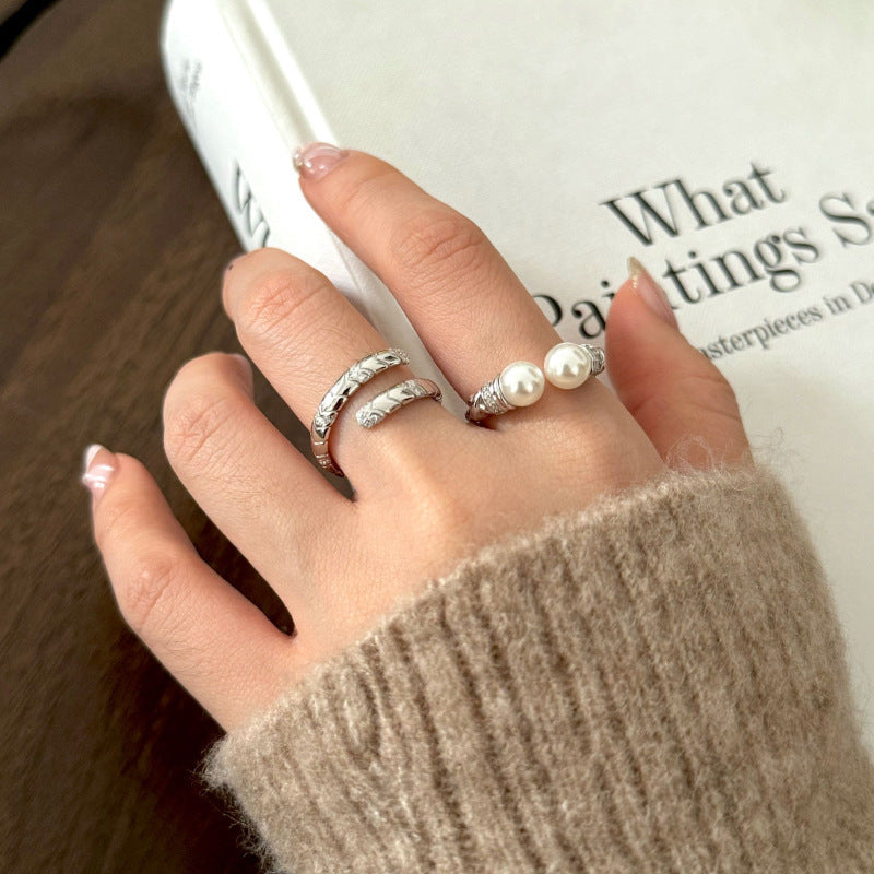 Damenring mit elegantem geschwungenem Design und funkelnden Zirkonia Shop Nory