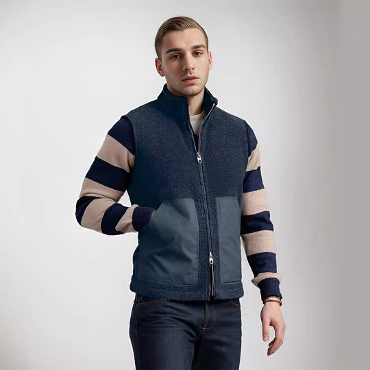 Damen Kurz geschnittene Bouclé-Fleece-Weste mit Stehkragen, Zwei-Wege-Reißverschluss und kontrastierenden Aufsatztaschen Shop Nory