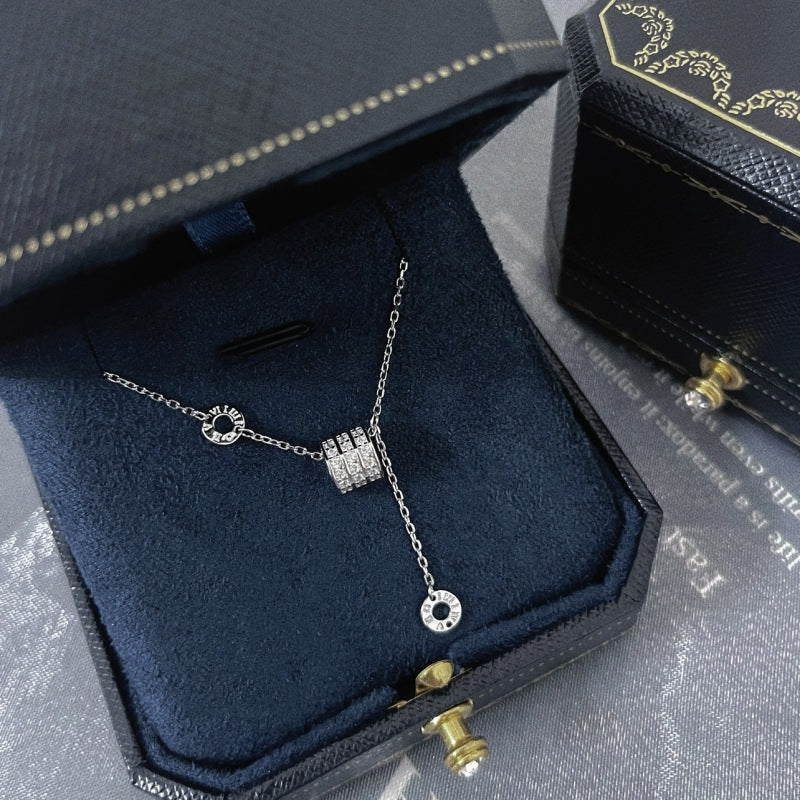 Damen Halskette mit luxuriösem Zirkonia-Anhänger und filigraner Gliederkette Shop Nory