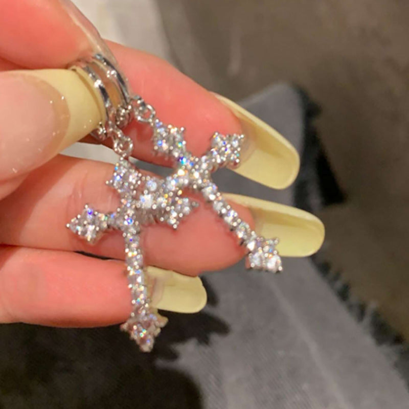 Damen Kreuzanhänger aus funkelndem Zirkonia Shop Nory