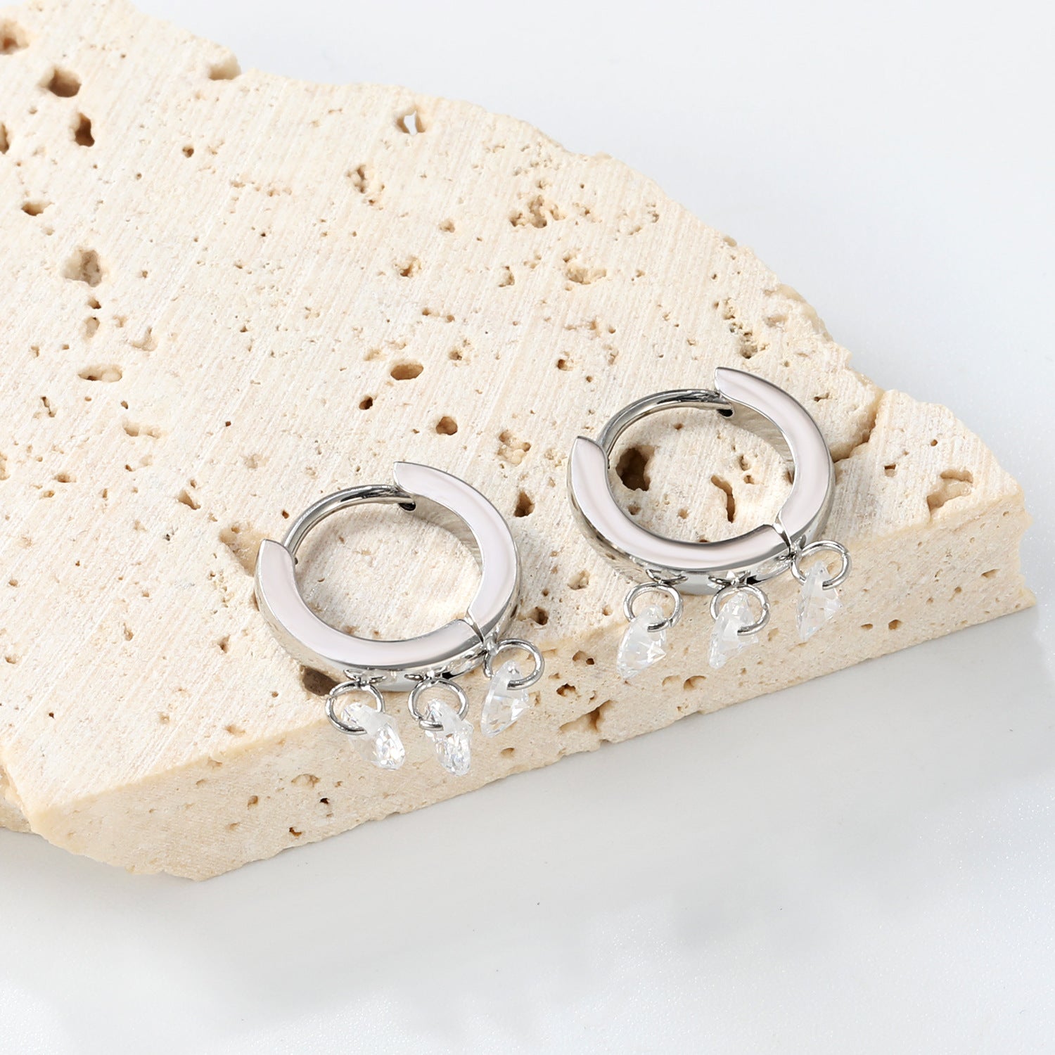 Damen Hängende Ohrringe mit glitzernden Kristallen Shop Nory