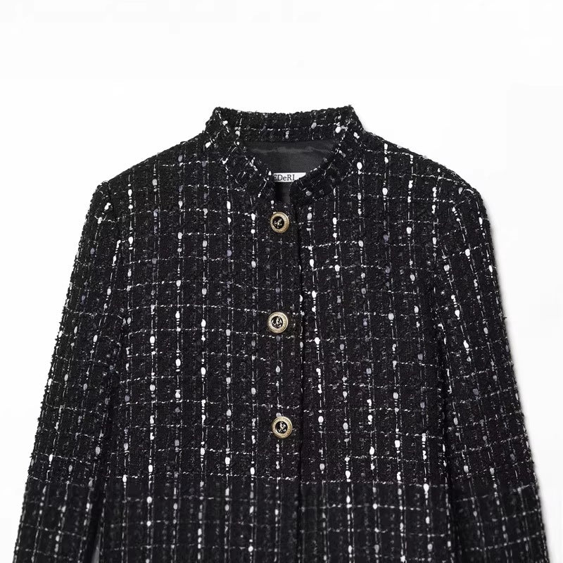 Damen kurze Bouclé‑Tweed‑Jacke mit Stehkragen, Zierknöpfen und Pattentaschen Shop Nory