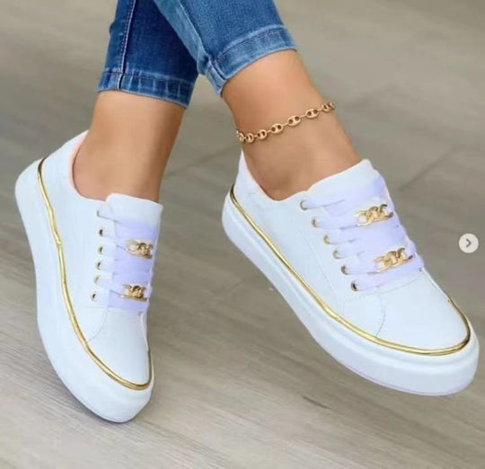 Damen Plateausneaker mit goldener Zierkante und Schmuckketten‑Details Shop Nory