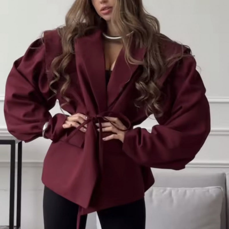 Damen Taillierter Blazer mit zarter Bindeband-Taille, betonter Schulterpartie und Pattentaschen Shop Nory
