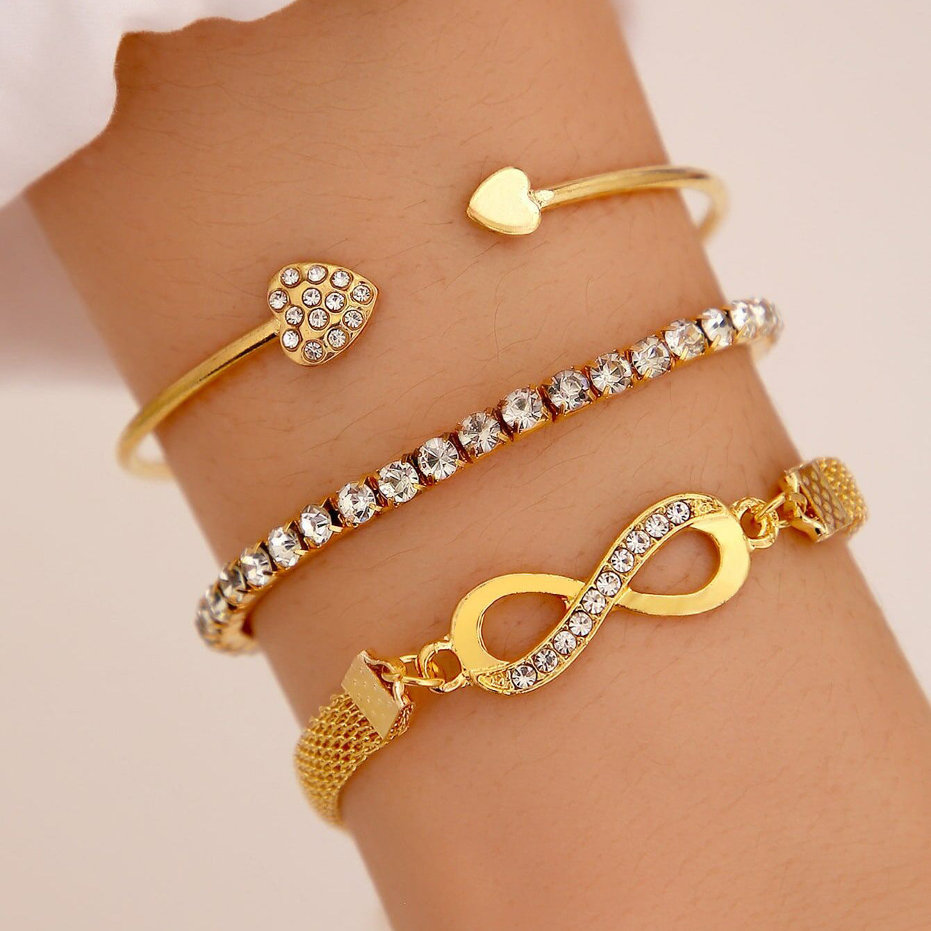 Damen Armband-Set mit funkelndem Herz-, Unendlichkeit- und Kristall-Design Shop Nory