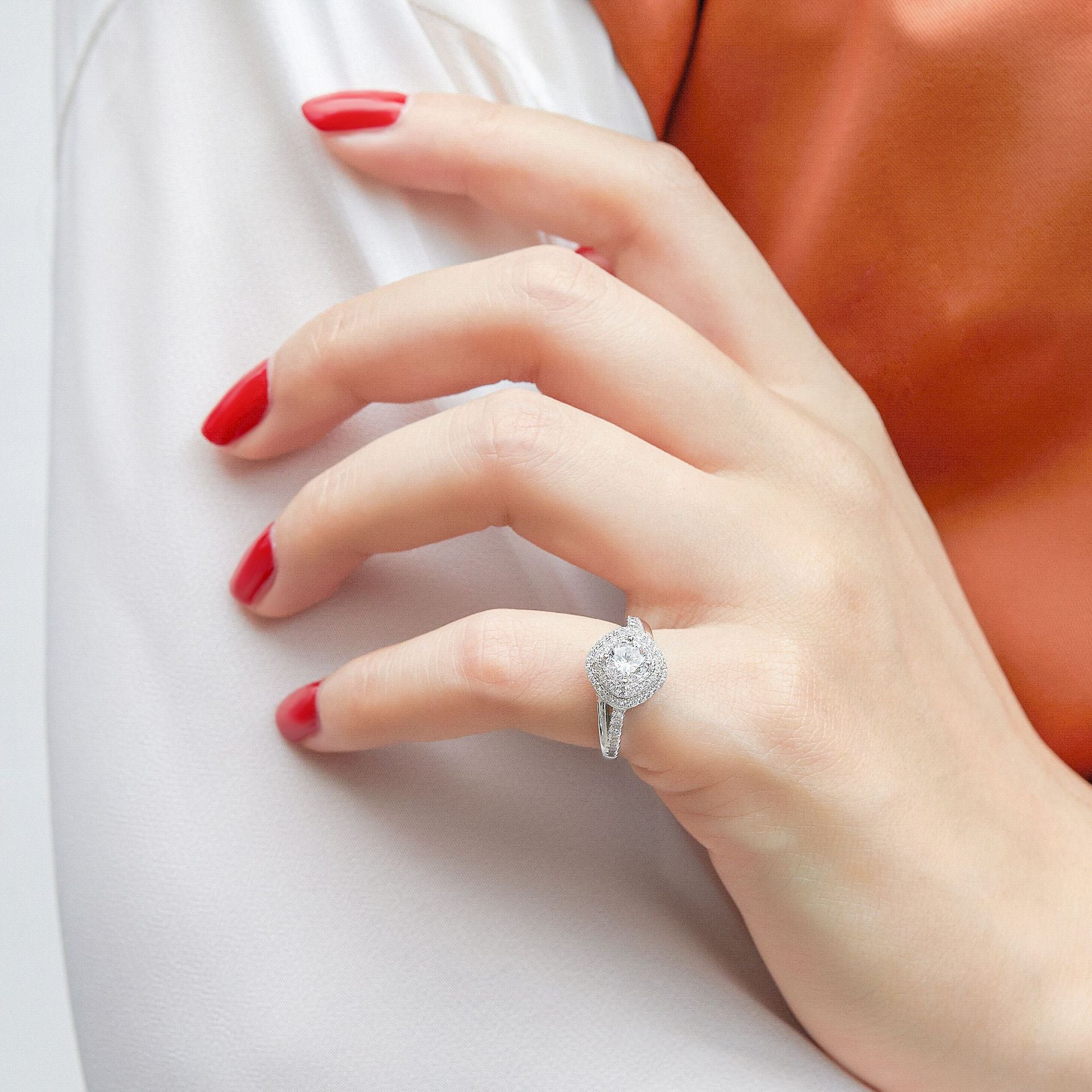 Damen Ohrringe mit funkelndem Zirkonia-Rahmen Shop Nory