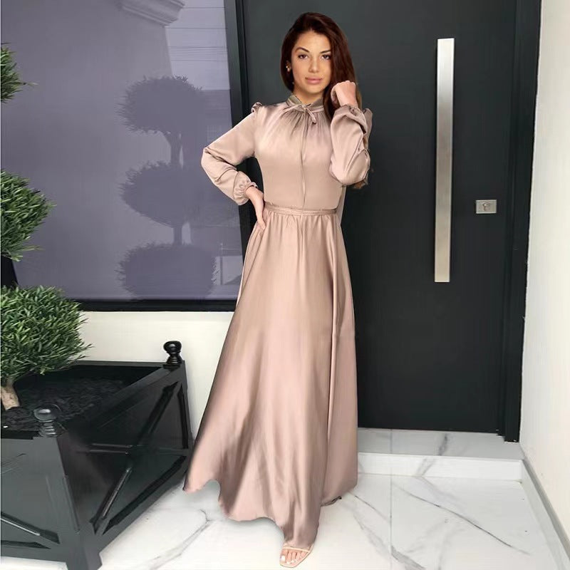 Damen Maxikleid aus fließendem Satin mit Stehkragen und Bindegürtel Shop Nory