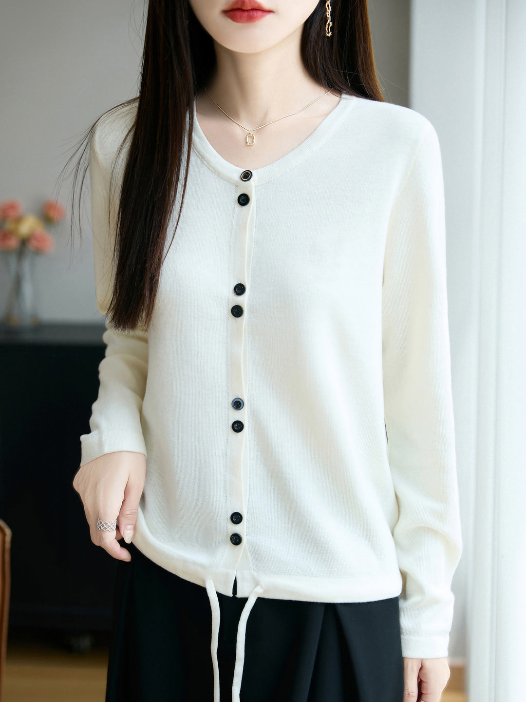 Damen Leichter Feinstrick-Knopfleisten-Cardigan mit Rundhalsausschnitt Shop Nory