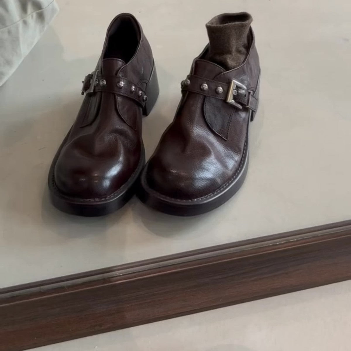 Damen Stiefeletten mit dekorativer Schnalle und robustem Blockabsatz