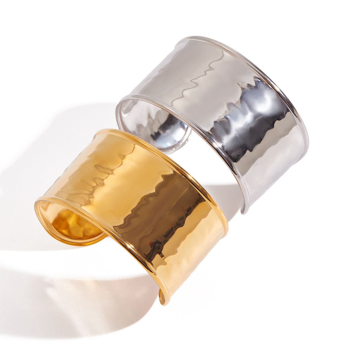 Damen Offenes Armband mit elegantem Wellenmuster aus hypoallergenem Edelstahl Shop Nory