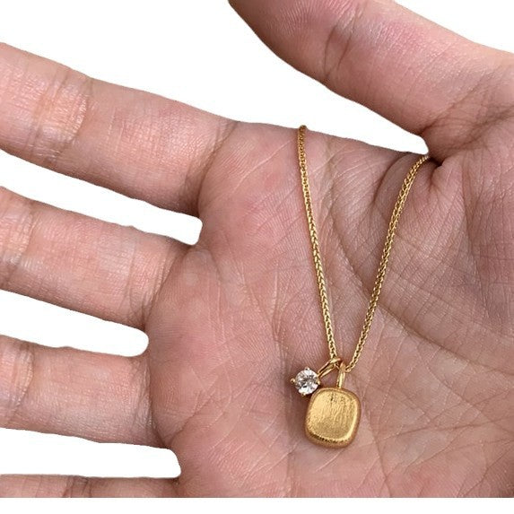 Damen Halskette mit luxuriösem Anhänger und funkelndem Zirkonia Shop Nory