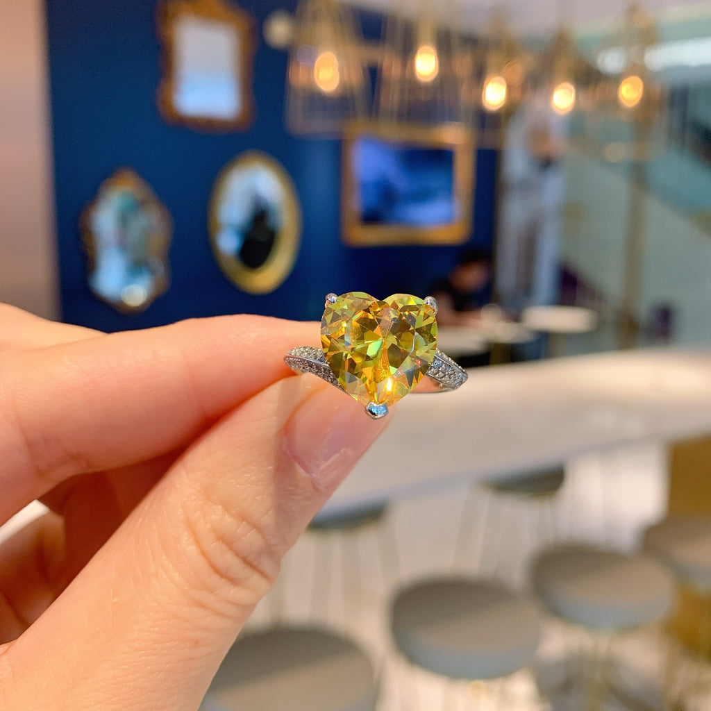 Damen herzförmiger Ring mit funkelndem Zirkonia Shop Nory