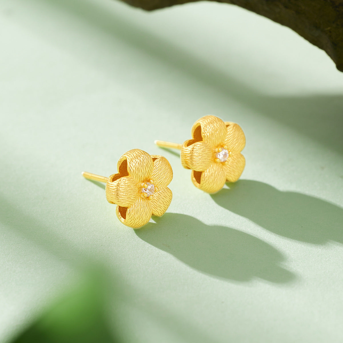 Damen Blumenohrringe mit Kristallakzent Shop Nory