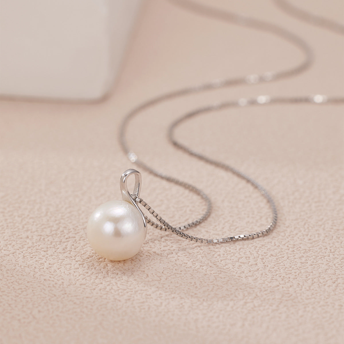 Damen elegante Halskette mit Perlenanhänger und feiner Gliederkette Shop Nory