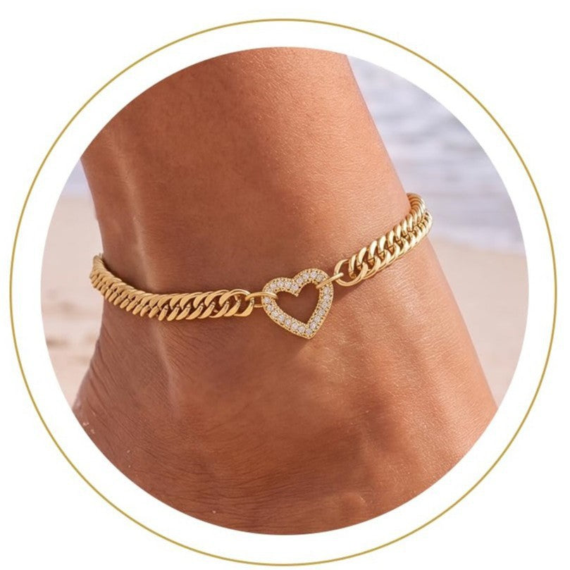 Damen Fußkettchen mit funkelndem Herzdesign und hochwertiger Gliederkette Shop Nory