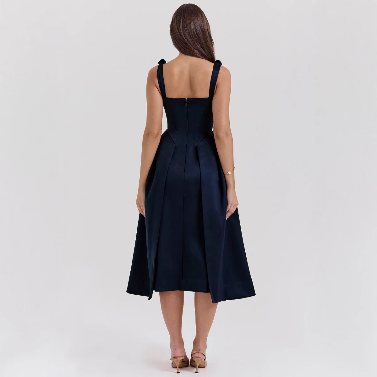 Damen Maxikleid mit elegantem V-Ausschnitt und strukturiertem Rock Shopnory